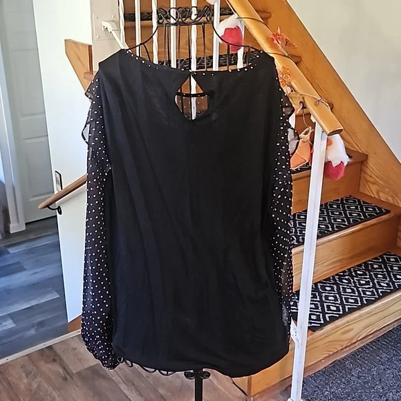 👚LOFT BLACK AND PRINT TOP👚 - Picture 7 of 9